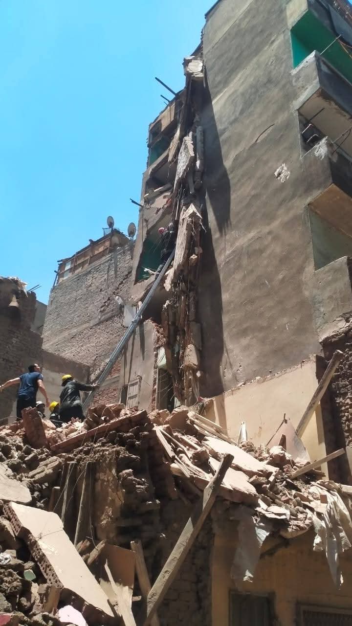 سقوط جزئي بعقار قديم بحي الساحل بشبرا