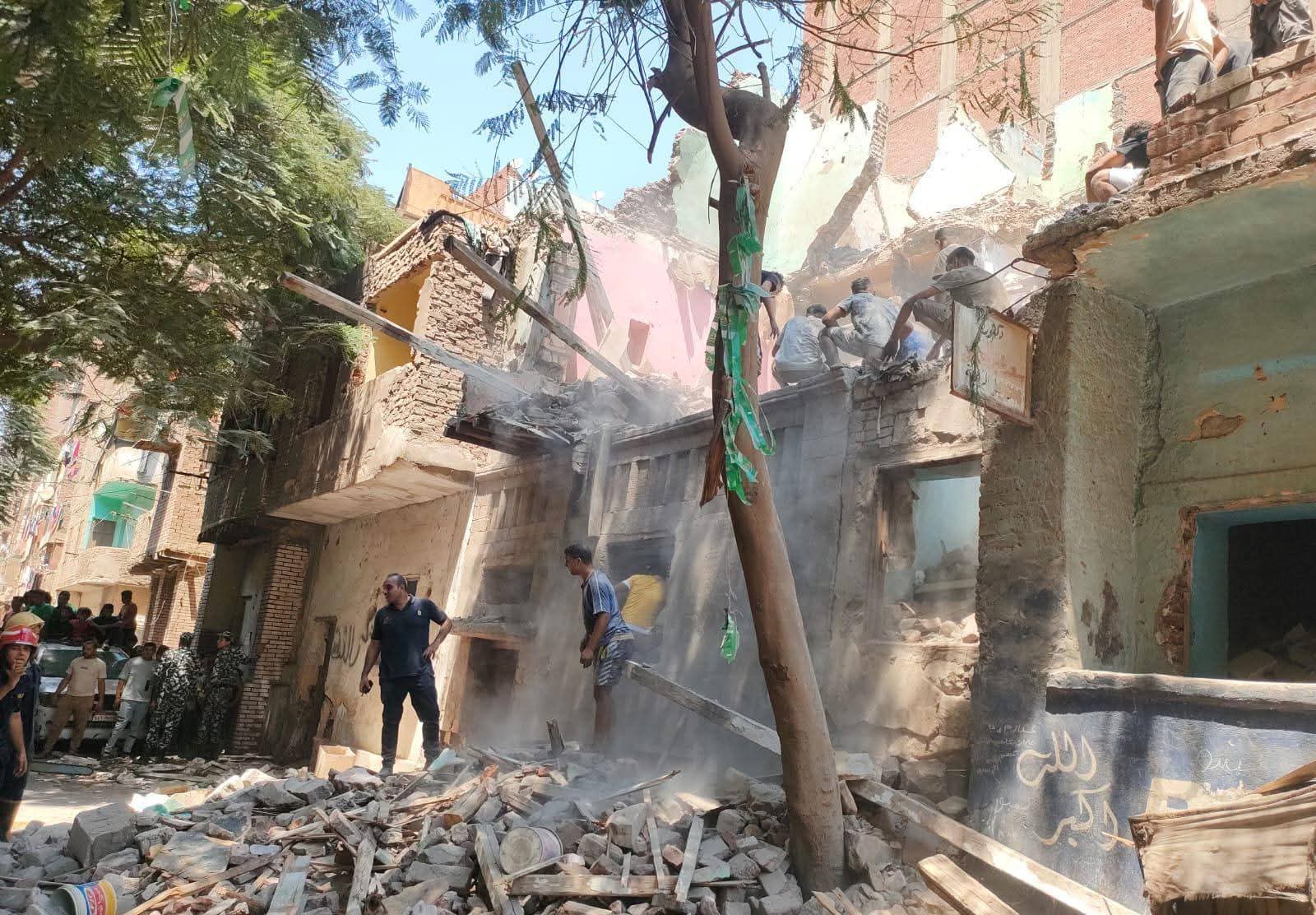 إنهيار عقار قديم بحي مصر القديمة