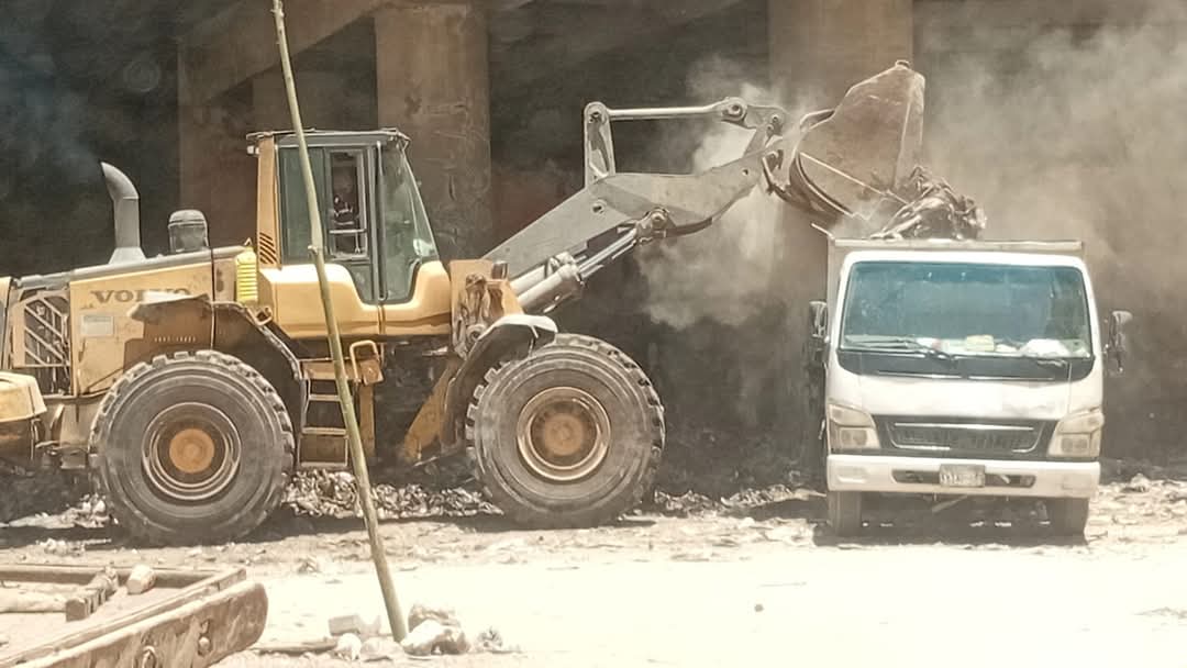 محافظ الجيزة : رفع 850 طن مخلفات من بولاق الدكرور والعمرانية
