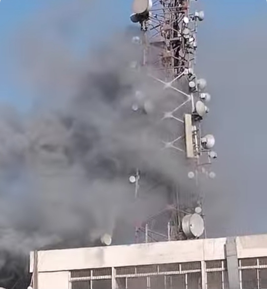 تلقت غرفة عمليات النجدة بمديرية أمن القاهرة بلاغآ يفيد إندلاع حريق هائل داخل سنترال رمسيس.