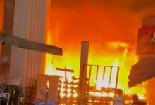 لهيب تحت الدائري.. حريق هائل يضرب محلات أسفل كوبري المرج الجديدة ويثير الذعر بين الأهالي