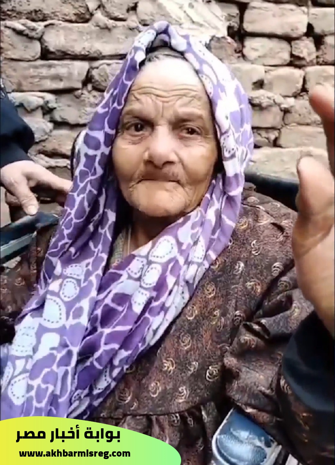 قلب الأم أقوى من الخلاف.. دموع السبعين عام تغلب المحاضر الرسمية